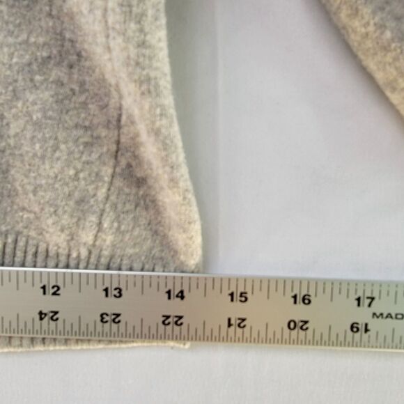 United Colors of Benetton Gray V Neck 100% Wool Cropped 3/4 Sleeve Sweater XS - Picture 5 of 7